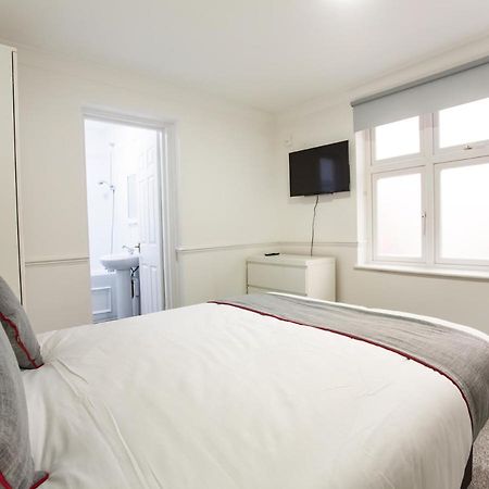 Oyo Brunel Hotel Аксбридж Экстерьер фото