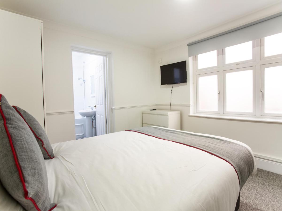 Oyo Brunel Hotel Аксбридж Экстерьер фото
