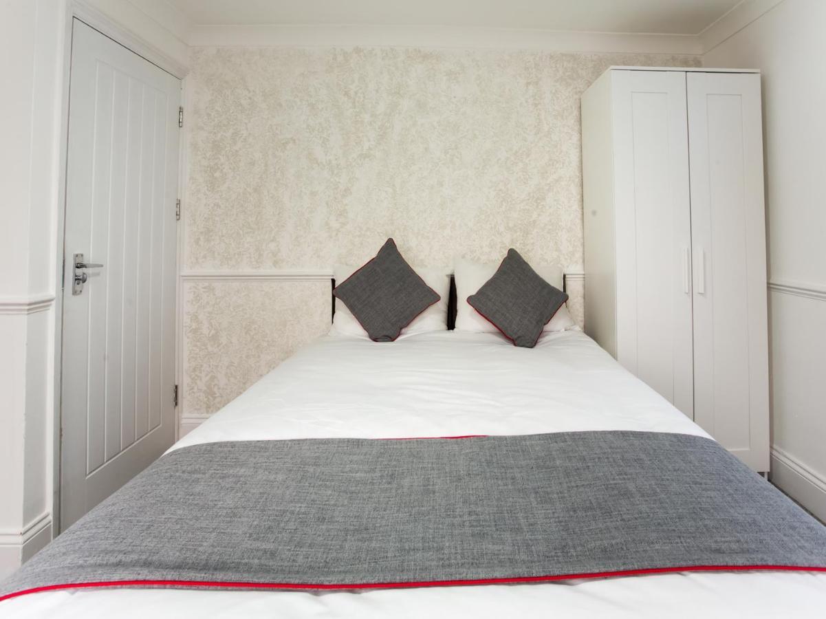 Oyo Brunel Hotel Аксбридж Экстерьер фото
