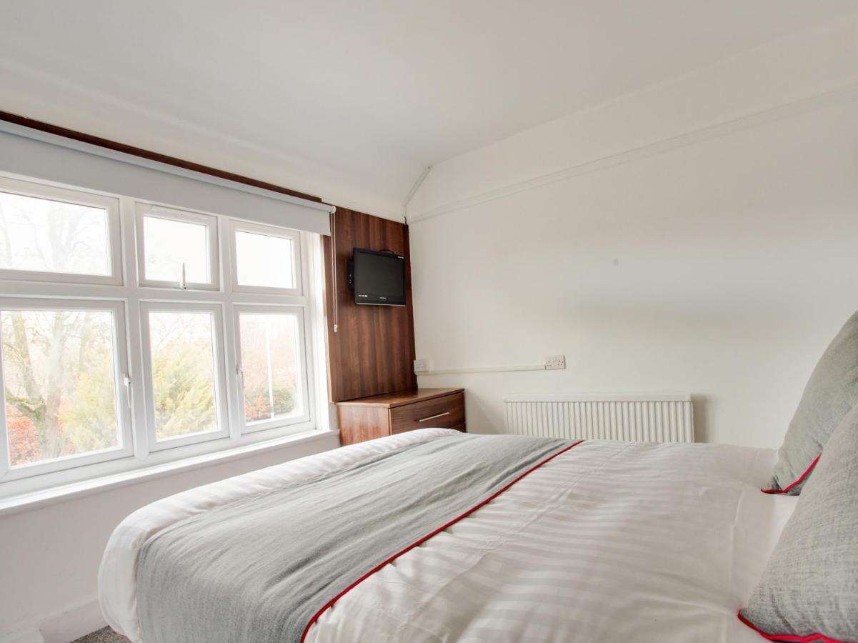 Oyo Brunel Hotel Аксбридж Экстерьер фото