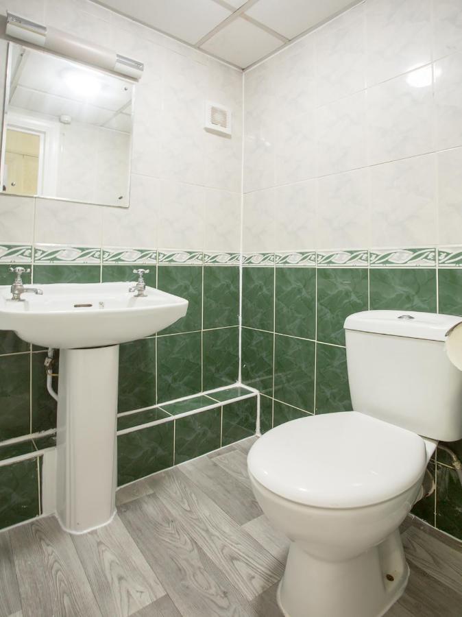 Oyo Brunel Hotel Аксбридж Экстерьер фото