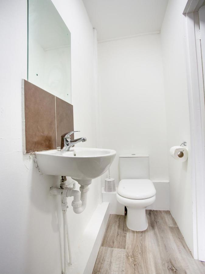 Oyo Brunel Hotel Аксбридж Экстерьер фото