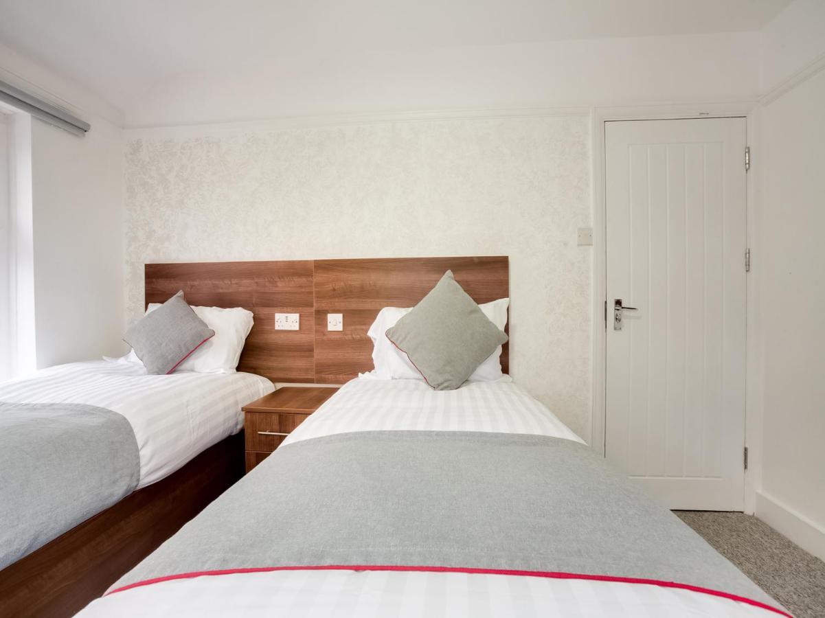 Oyo Brunel Hotel Аксбридж Экстерьер фото