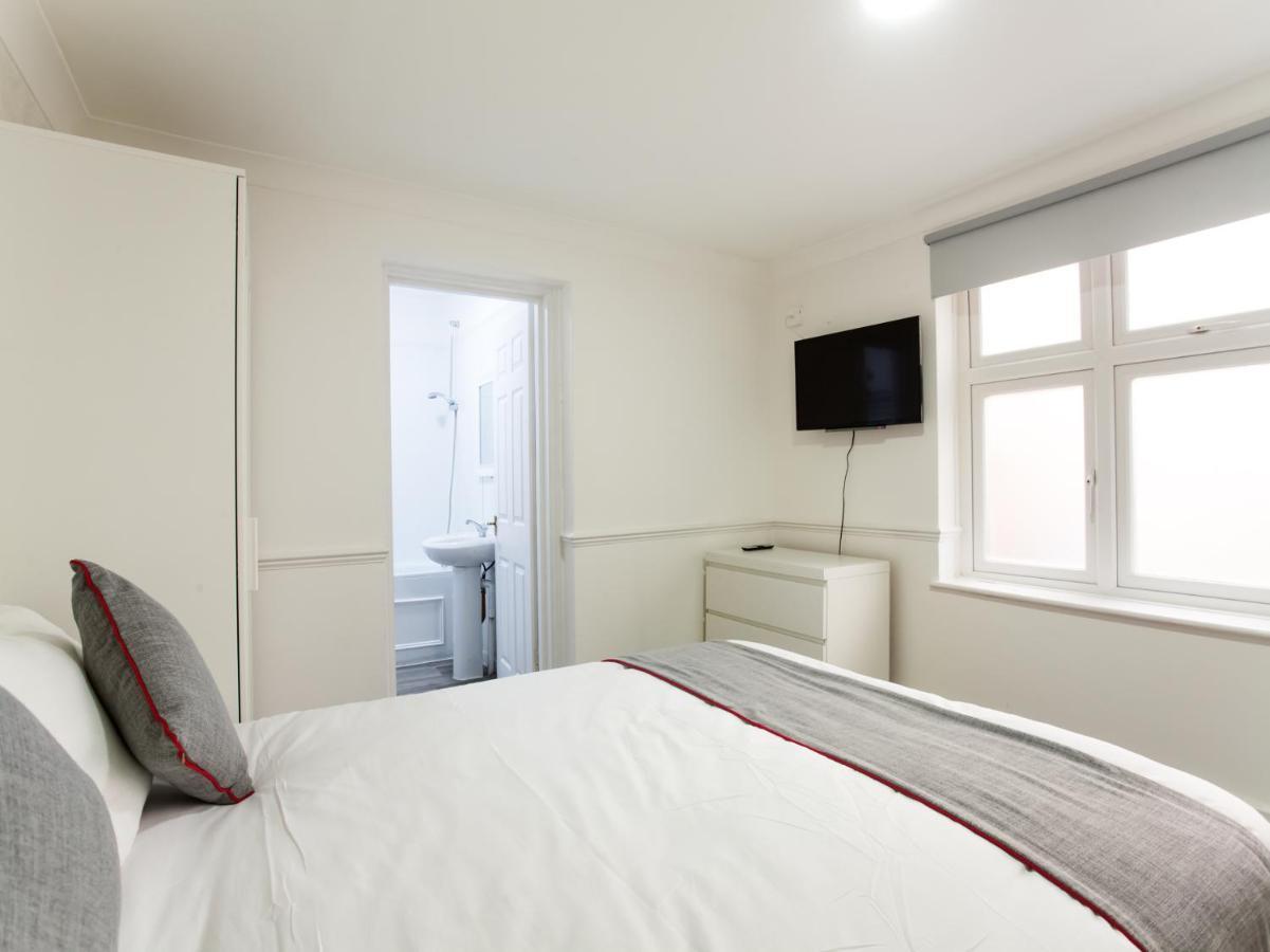 Oyo Brunel Hotel Аксбридж Экстерьер фото